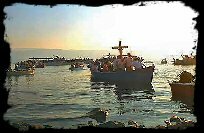 processione sul lago del Crocifisso