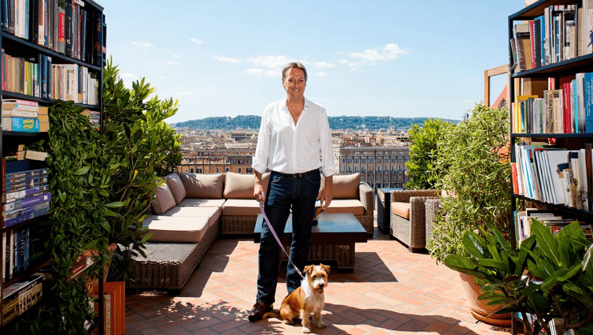 Marco Liorni, la casa da sogno nel cuore verde di Roma: il terrazzo, le librerie e le passeggiate col cane