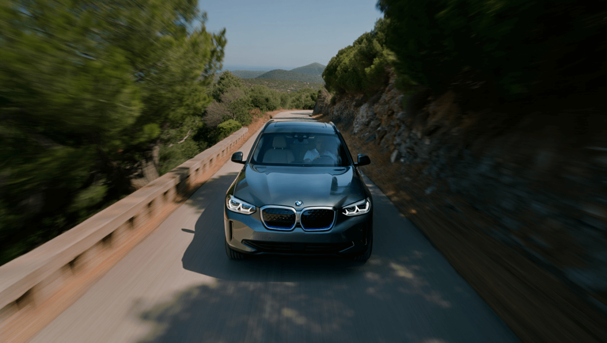 Dopo un 2025 da record BMW adesso riparte da iX3