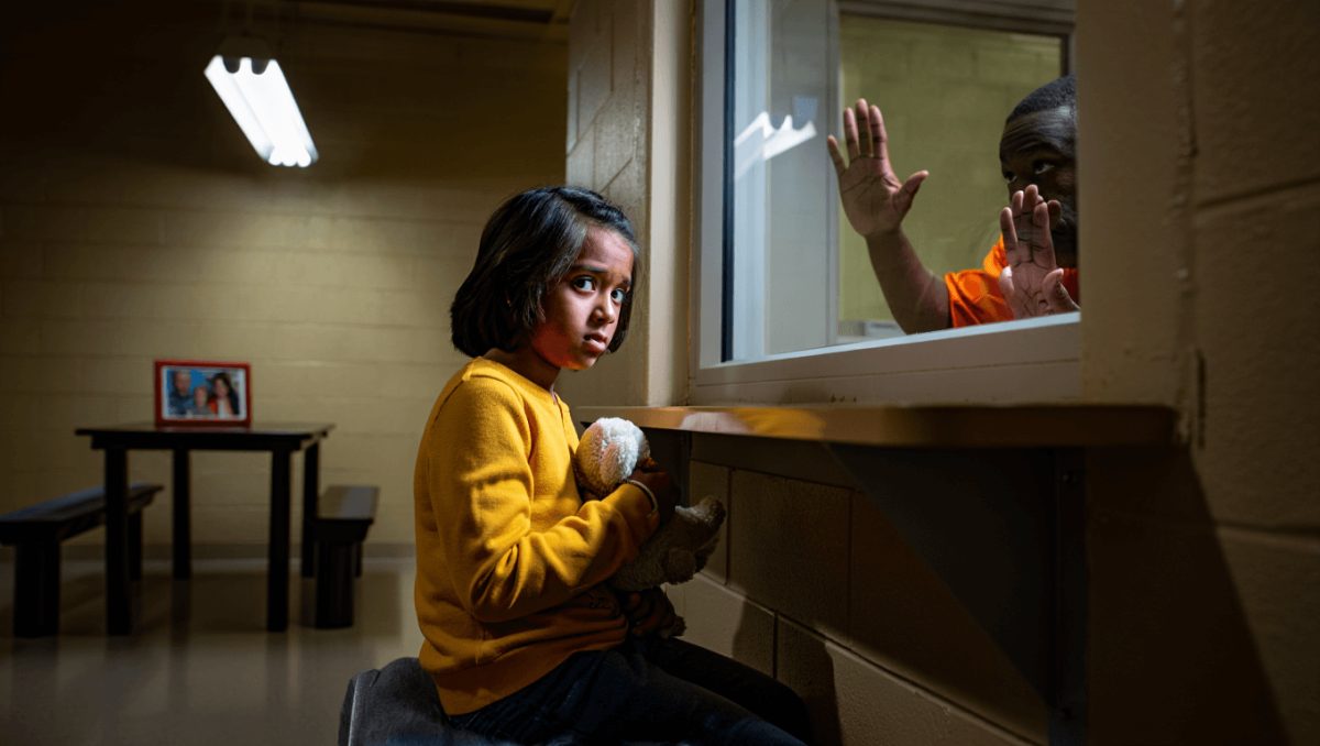 Bambini con i genitori in carcere: i diritti negati e gli “Spazi Gialli” per tornare a essere figli