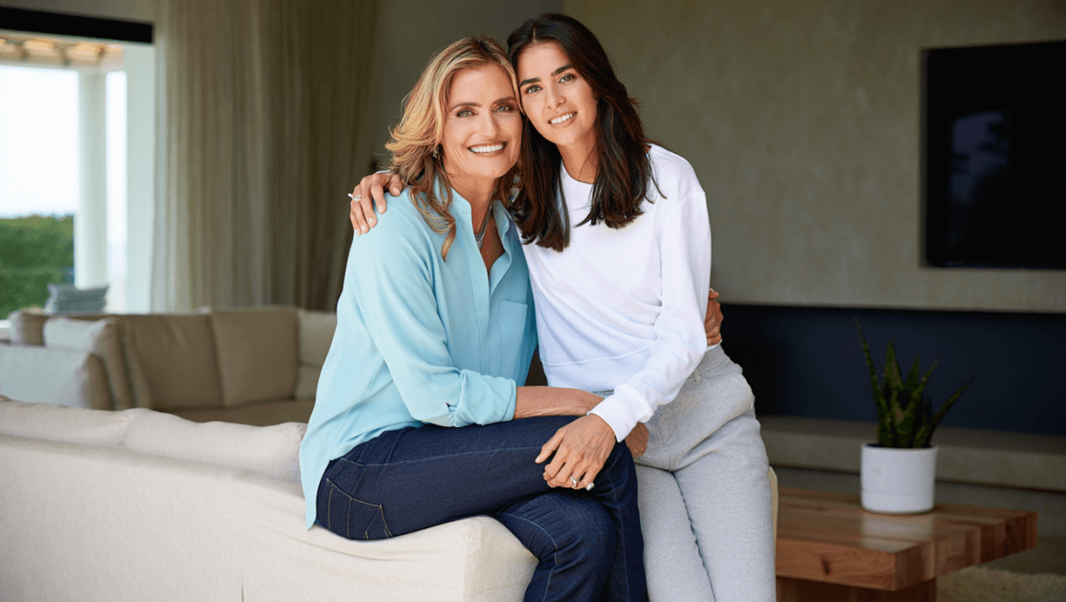 Crans-Montana, il giorno del dolore: candele, fiori e biglietti nel luogo della strage