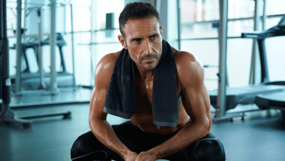 Stefano Accorsi, il fisico trasformato a 54 anni: «Prima la dieta, poi il lavoro tutti i giorni al col personal trainer. Ho perso 10 chili, mi chiamano "perennial"»