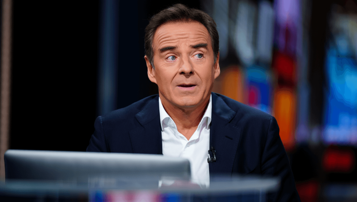 Stefano De Martino, sfogo ad Affari Tuoi: "Mi scrive sempre, scusa se faccio così schifo"