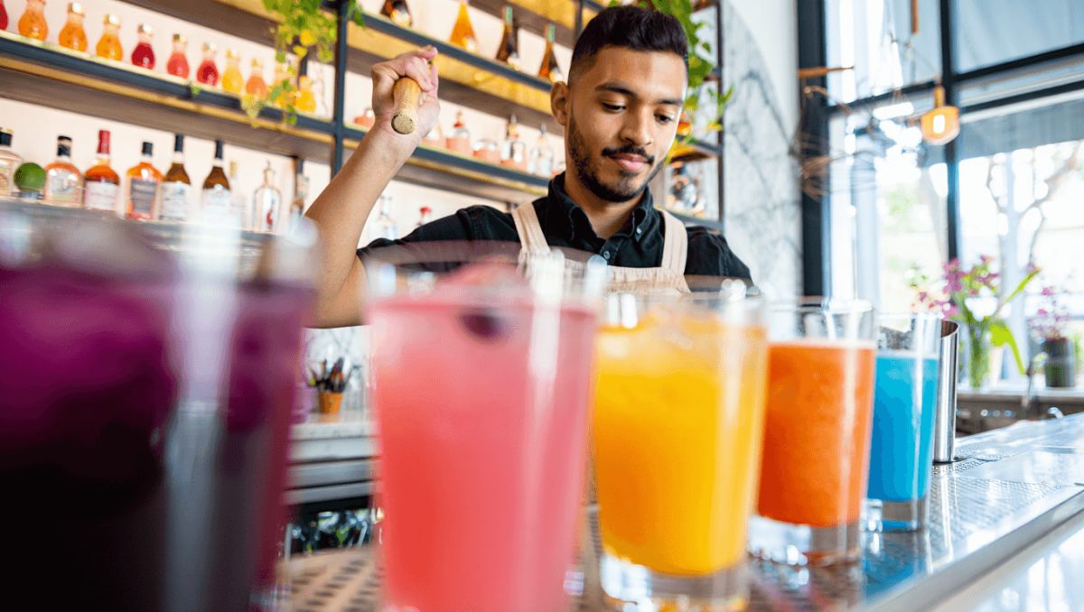 Il senso di Terry per il colore nei cocktail botanici di Opera 33