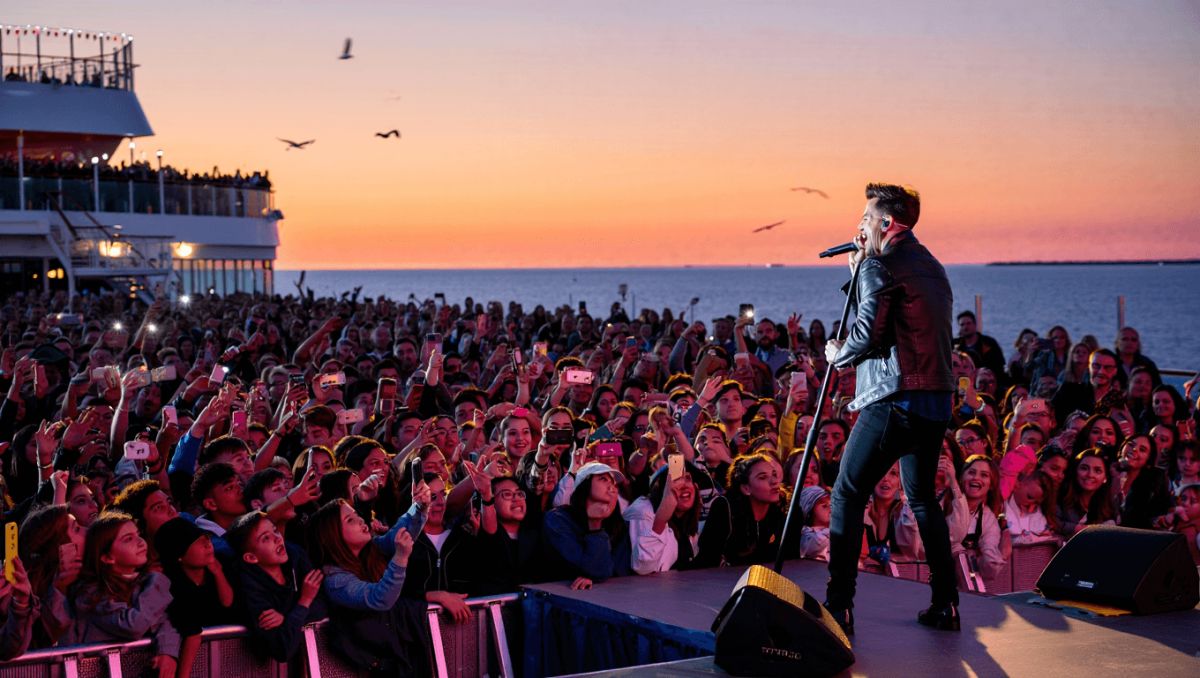 Belen Rodriguez, la sexy giarrettiera manda in tilt Sanremo e i social
