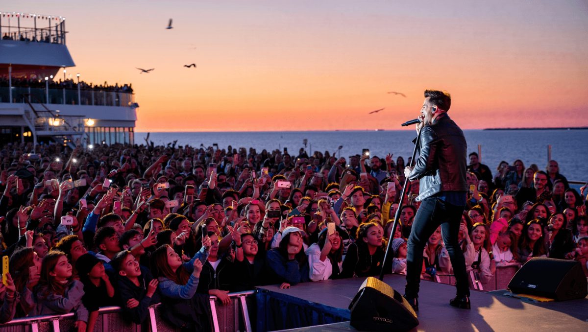 Belen Rodriguez, la sexy giarrettiera manda in tilt Sanremo e i social