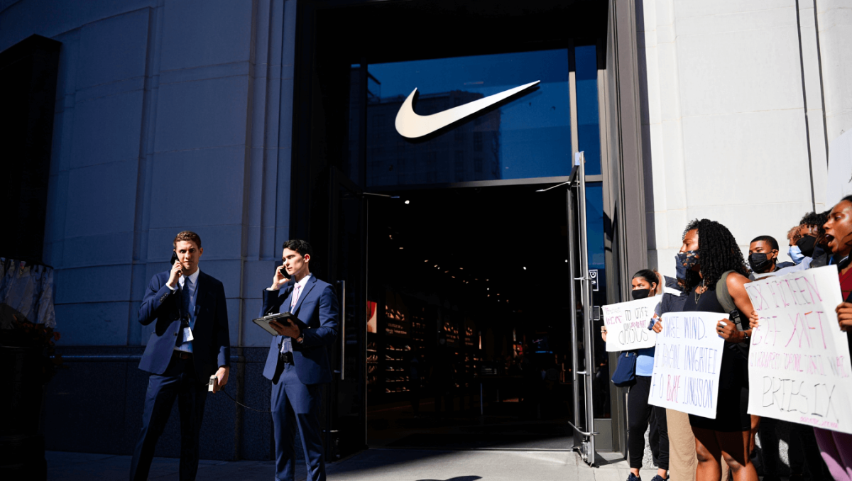 'Amministrazione Trump contro Nike per discriminazione dipendenti bianchi'