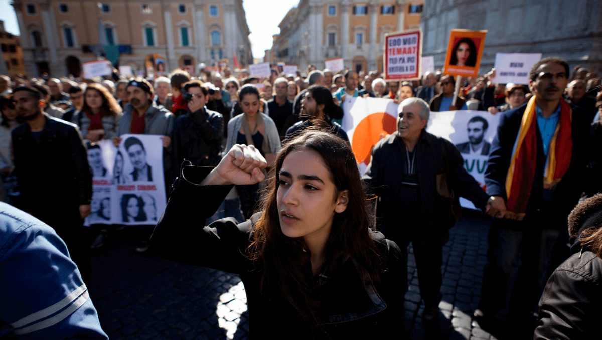 Iran, l’organo che aggrega le ONG italiane scende in piazza: il governo vada oltre le dichiarazioni