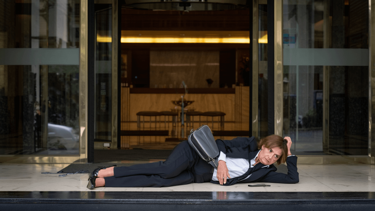 Dana Eden trovata morta in hotel ad Atene, la produttrice israeliana stava girando la serie «Teheran»: aveva 52 anni