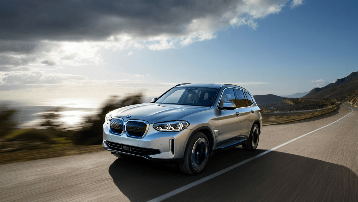 BMW iX3, prova su strada: la nuova piattaforma ha fatto centro