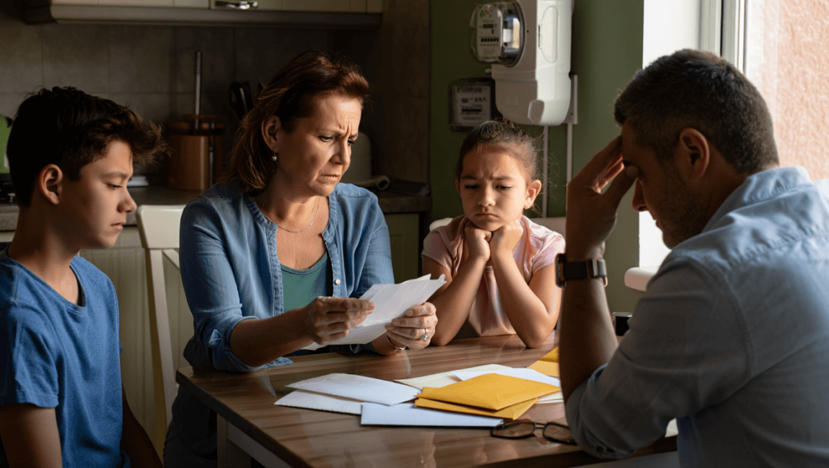 Luce, la Bce fa i conti alle famiglie: "Pagano il doppio delle industrie"