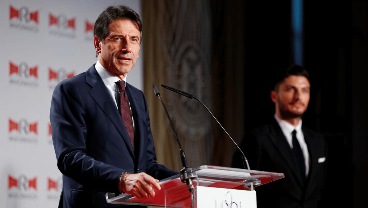 Carlo Conti spiazza: «Al Festival di Sanremo 2027 potrei esserci di nuovo io, lo dirò stasera». Ospite della finale Gino Cecchettin