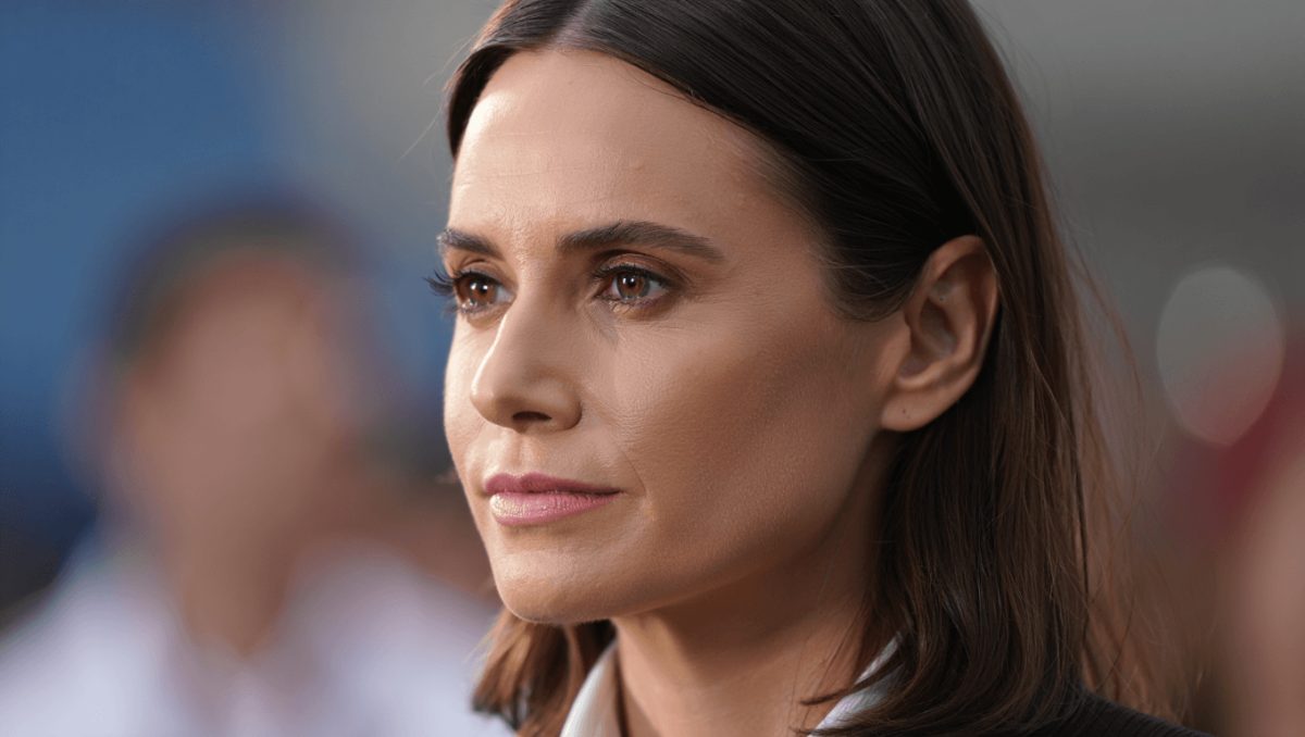 Carrie Anne Fleming, morta l'attrice di Supernatural e iZombie: aveva un tumore al seno. «Ho perso la mia anima gemella»