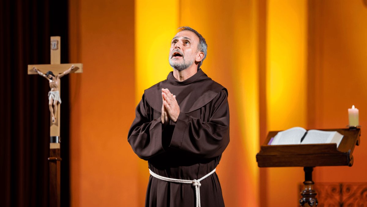 Teatro, cosa lega Dario Fo a San Francesco? I Frati Minori lo spiegano con “Lu santo Jullare”