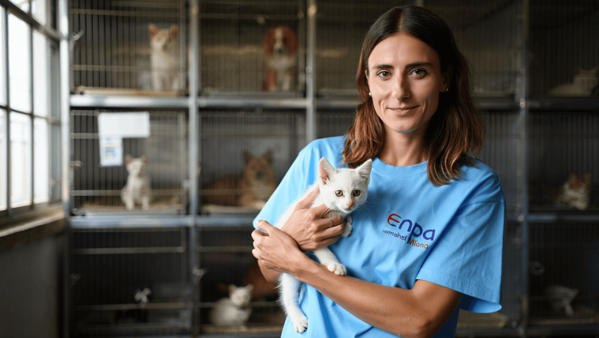 Lara Marzaroli e l’appello dell’Enpa Milano per nuovi volontari: “Aiutare gli animali produce una gioia immensa”