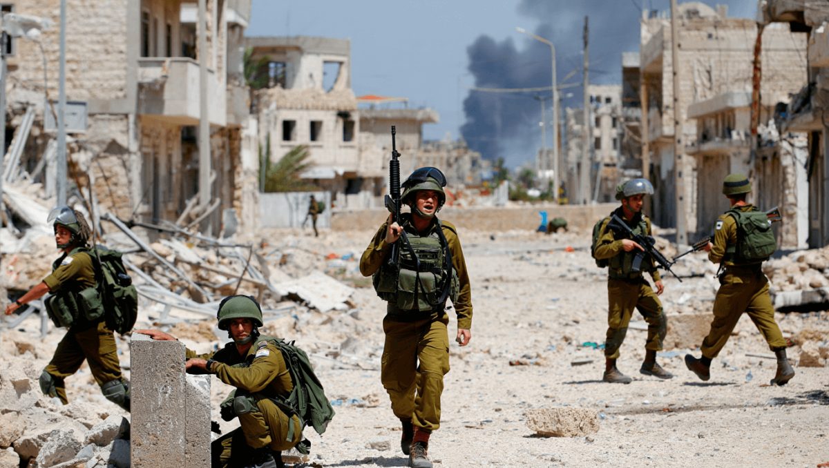 Media, forze israeliane avanzano in località nel sud del Libano