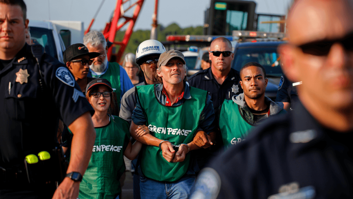 Greenpeace rischia il fallimento per l’Oleodotto in North Dakota difeso da Trump. Condannata a pagare 345 milioni di dollari
