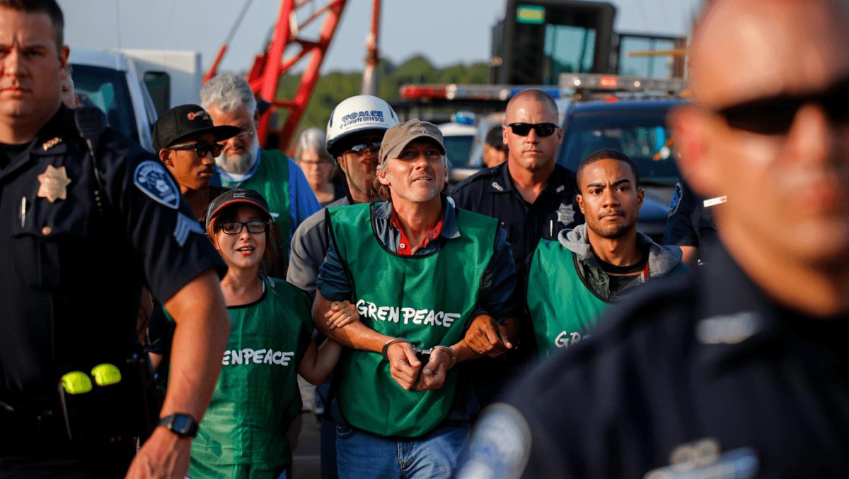 Greenpeace rischia il fallimento per l’Oleodotto in North Dakota difeso da Trump. Condannata a pagare 345 milioni di dollari