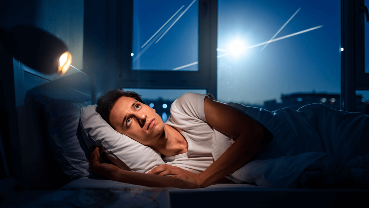 Inquinamento acustico da aerei, non solo l’udito: chi vive vicino agli scali rischia insonnia e ipertensione