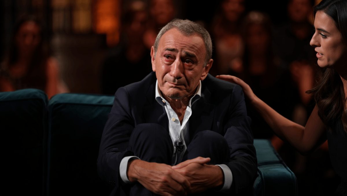 Massimo Boldi in lacrime a Scherzi a Parte, la confessione della figlia: «Da quando mamma è morta ha paura della solitudine»