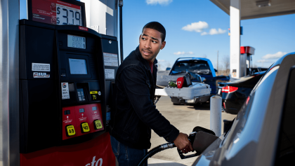 Sale ancora il prezzo del petrolio, Wti a 77,58 dollari