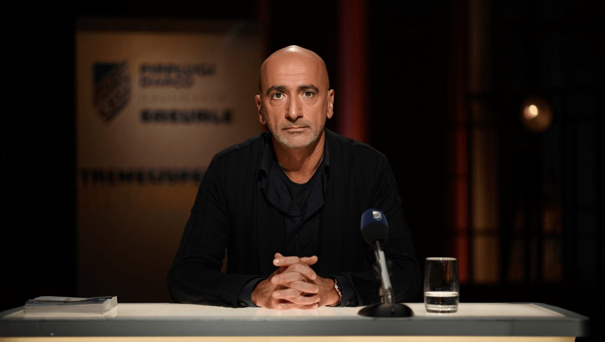 Pierluigi Diaco vota sì al referendum, insulti e minacce di morte sui social: «Servo, gay, fascista». Lui denuncia gli haters