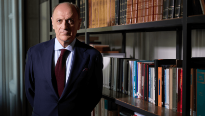 ‘Difendere la libertà’, il nuovo libro di Carlo Calenda. “Il disordine mondiale risvegli il nostro impegno”