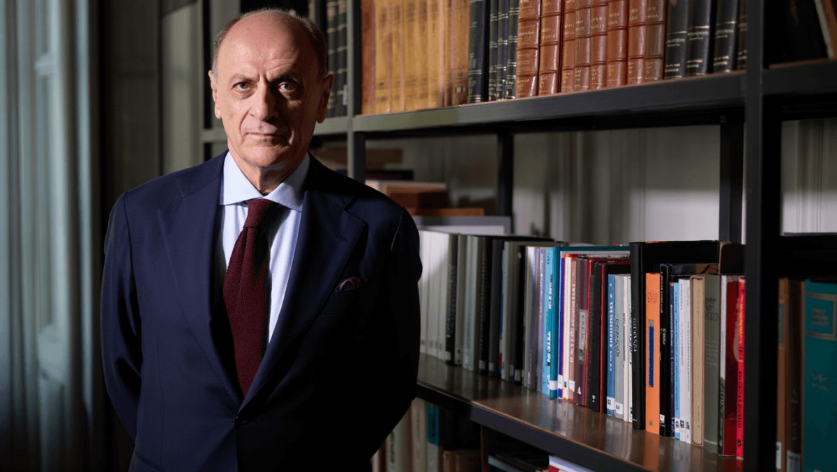 ‘Difendere la libertà’, il nuovo libro di Carlo Calenda. “Il disordine mondiale risvegli il nostro impegno”