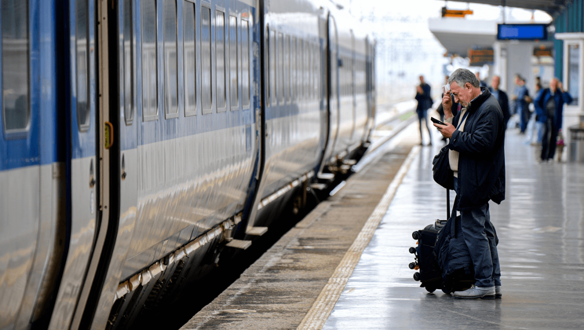 Italia spaccata in due per la frana nel Molise. Decaro: “Puglia a rischio isolamento”. Strade chiuse, treni bloccati almeno fino a venerdì