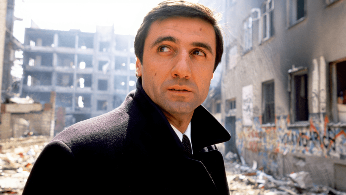 Gigi Riva: «In guerra ci si aggrappa alla vita, a Sarajevo le vite sono state cristallizzate»