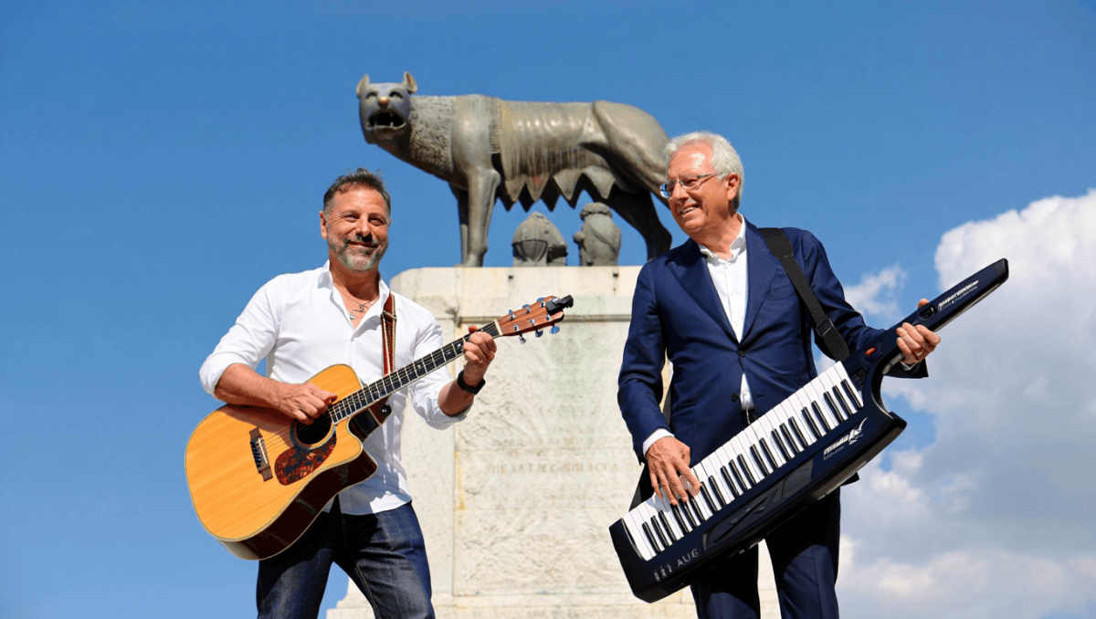 Jovanotti e Gualtieri suonano insieme in Campidoglio, l'annuncio: a settembre la consegna della lupa Capitolina