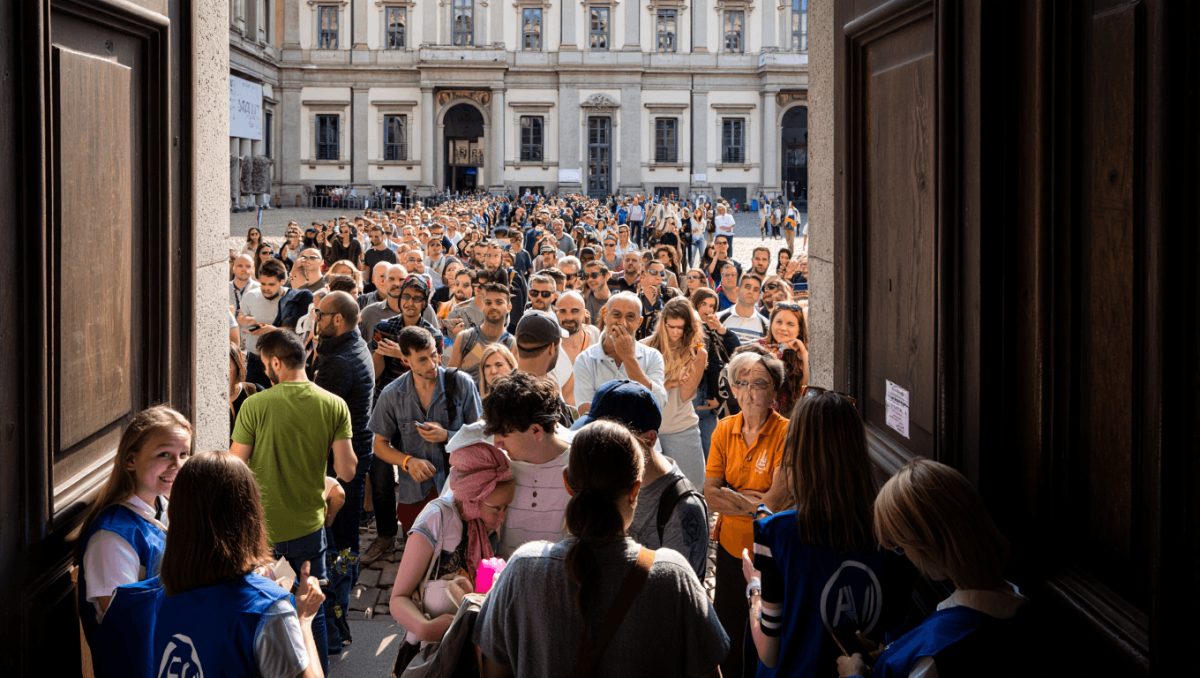 Boom di visite in Lombardia. Code a Palazzo Beltrami