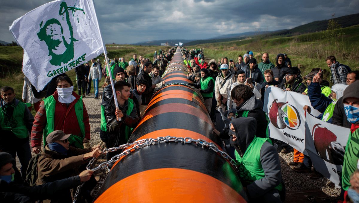 Storica protesta contro l’oleodotto caro a Trump. Dopo la condanna record, Greenpeace chiede un nuovo processo
