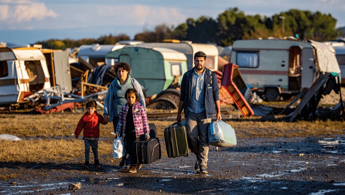 Rom e Sinti, in 10 anni sono stati chiusi 50 campi: c’è il 63% in meno di abitanti nelle baraccopoli