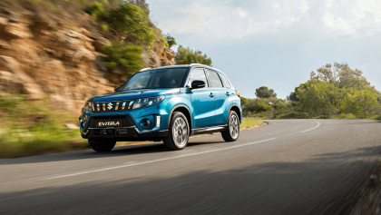 eVitara, l’esordio di Suzuki nel 100% elettrico. Il suv con due anime, urbana e da fuoristrada