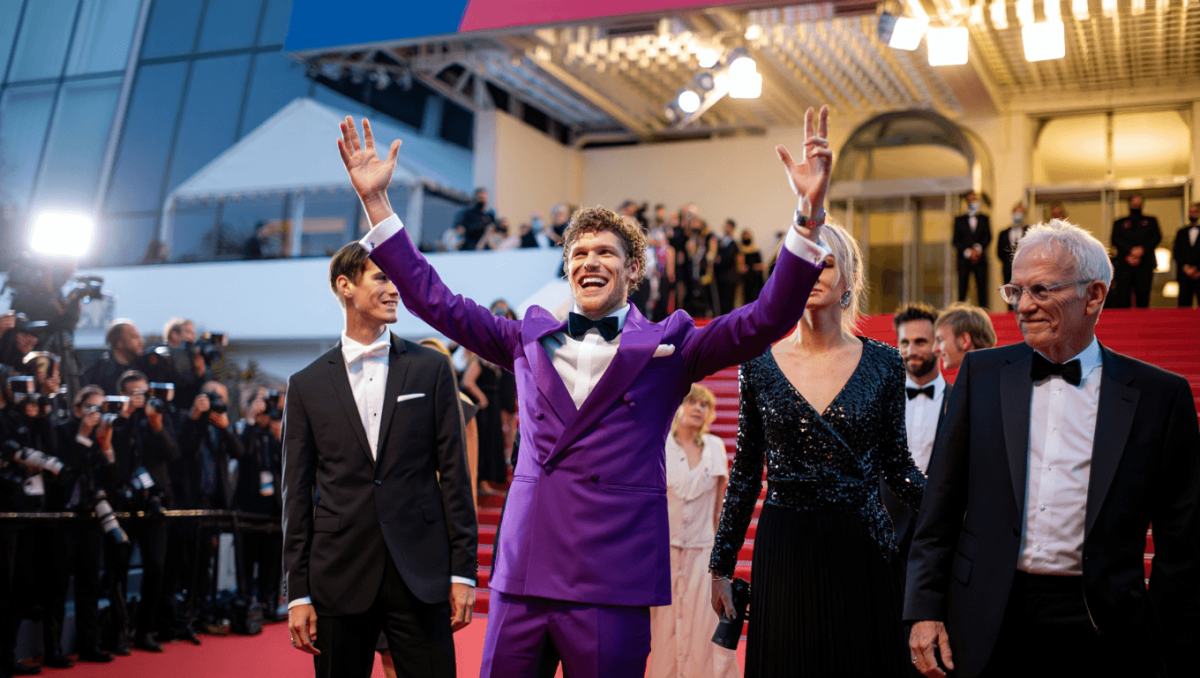 Amore gay tra storia e satira: la lotta di Cannes è queer