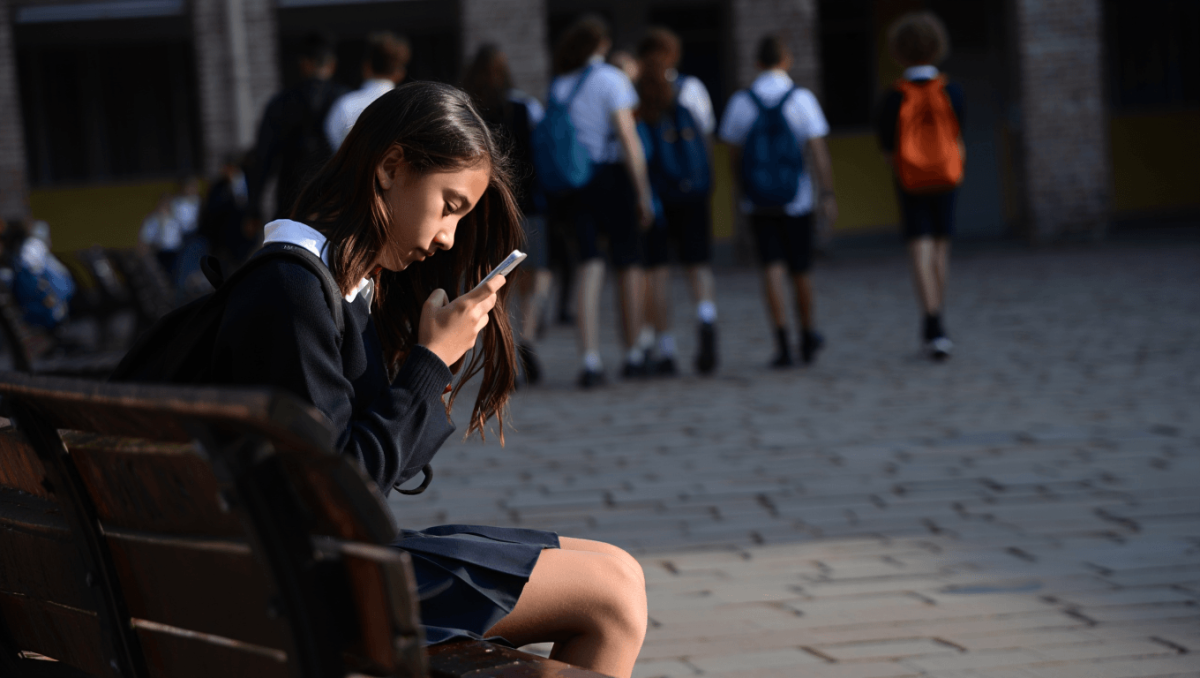 Giornata regionale delle dipendenze: "Nel Lazio l'83% dei minori usa lo smartphone, fascia critica tra gli 11 e i 13 anni"