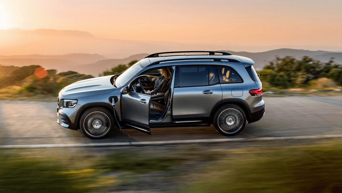 Nuova Mercedes-Benz GLB, il SUV elettrico a 7 posti brilla per efficienza: primo contatto su strada