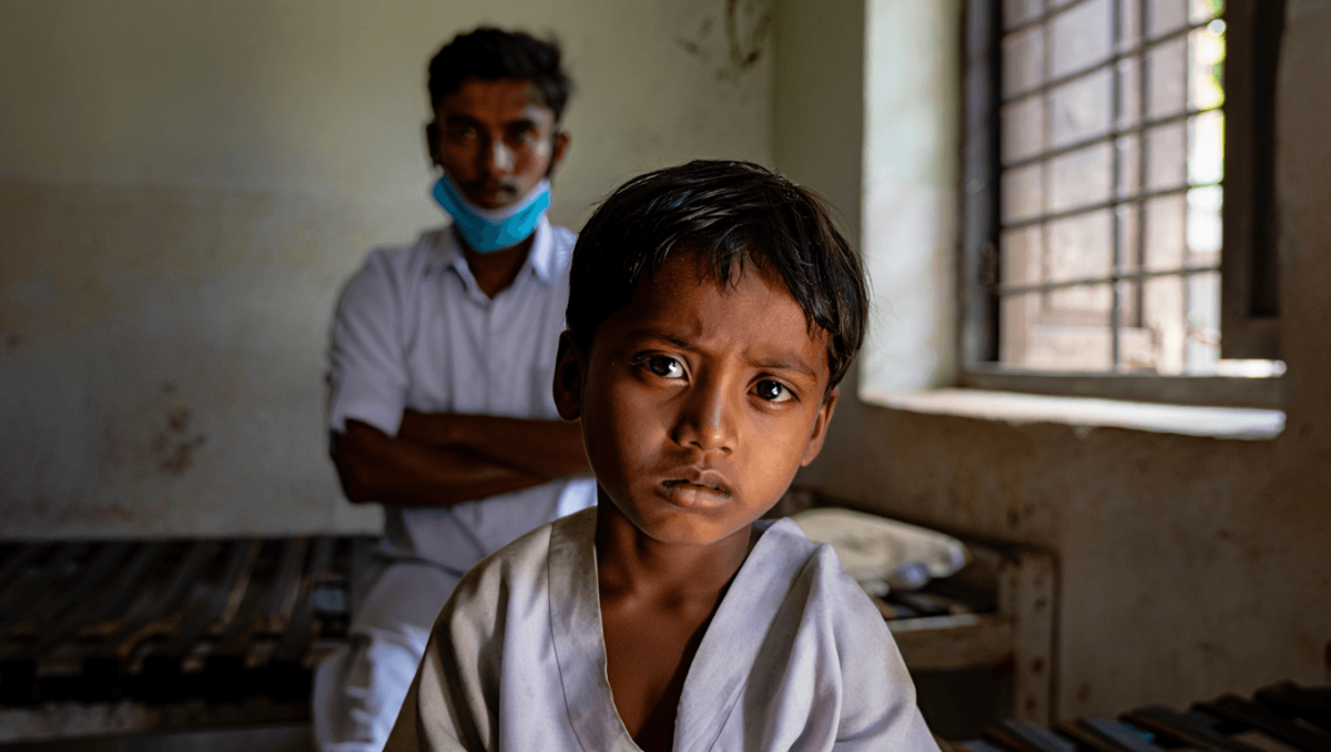 Bangladesh, l’epidemia di morbillo ha colpito migliaia di bambini, un centinaio sono già morti