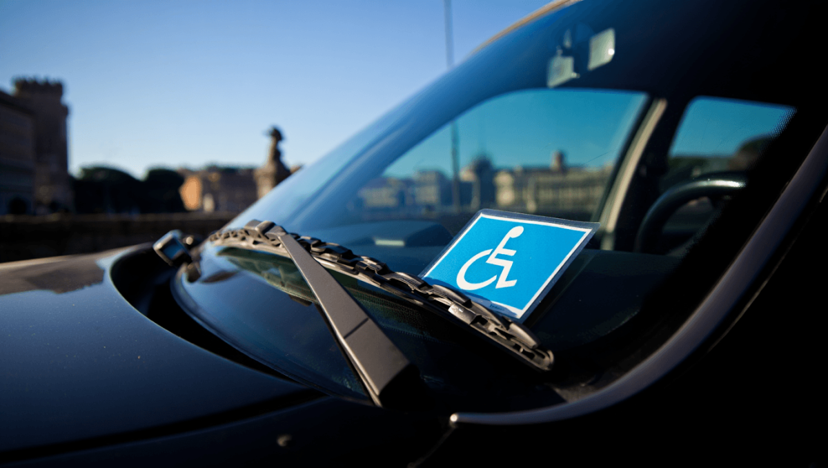 Permessi disabili a Roma, ultima chiamata per regolarizzare le auto: ecco cosa fare