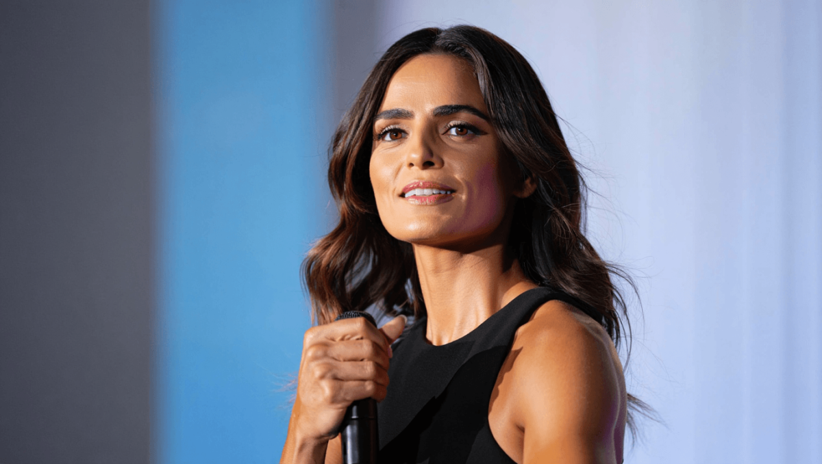Ambra Angiolini torna a cantare, il nuovo brano conquista i fan