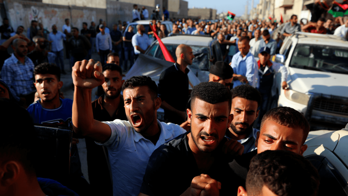 Libia, i cittadini protestano contro i migranti e se la prendono anche con il governo italiano
