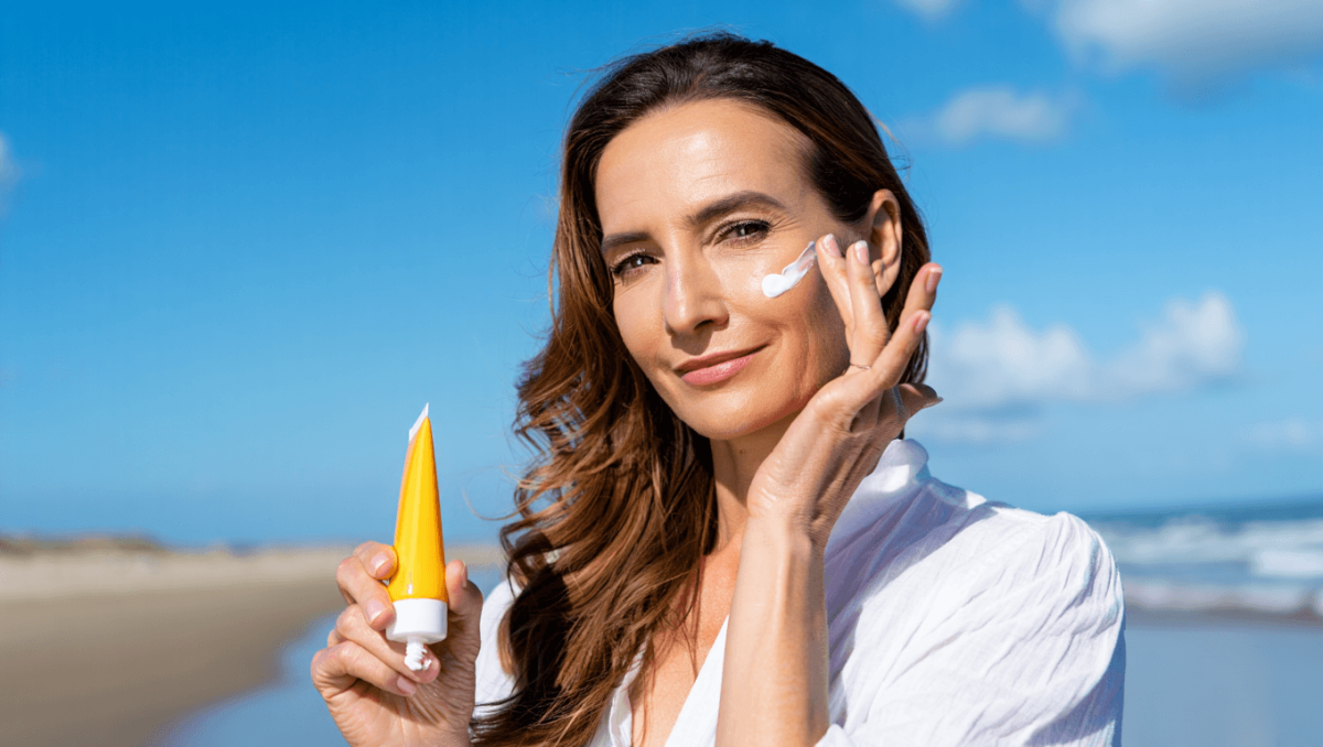 Le creme viso con protezione solare sono il vero segreto anti-età: ecco le migliori