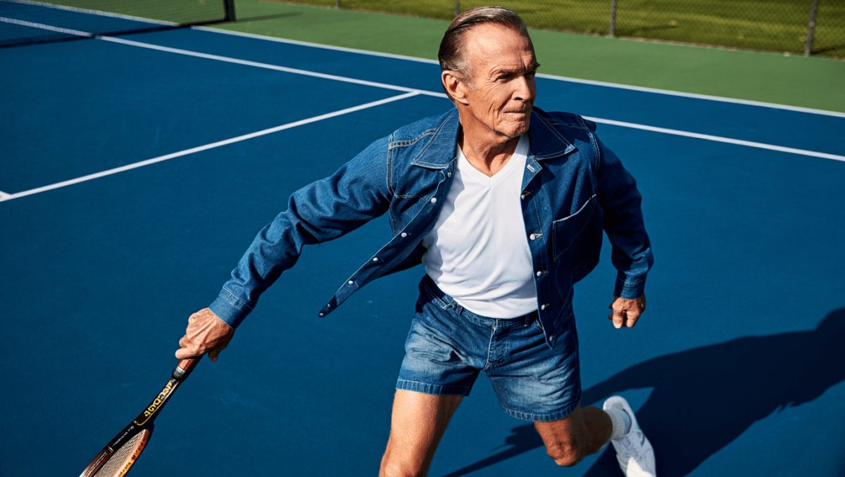 Roy Roger's gioca a tennis. Il jeans scende in campo