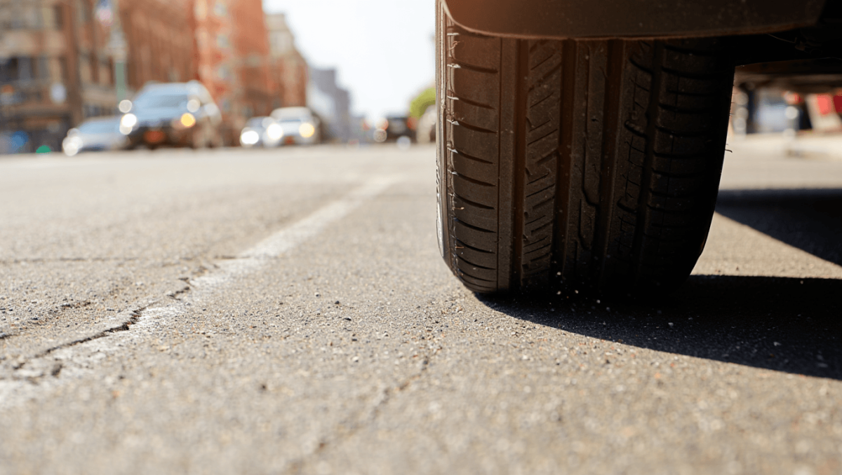 Non solo motori: così freni, pneumatici e asfalto possono provocare danni alla salute – Lo studio di Boston