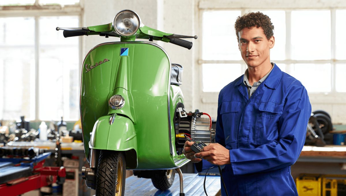 Vespa Newtron: fuori è classica, sotto batte un cuore elettrico