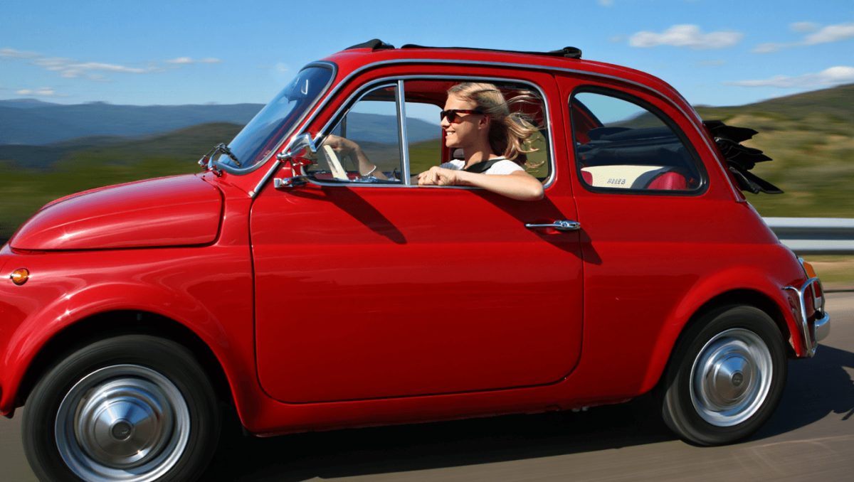 Al volante della Fiat 500 cabrio: un'emozione a un passo dal cielo