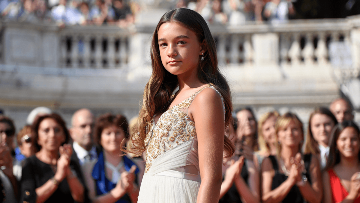 Moda inclusiva, Aitalina incanta le passerelle romane: la modella autistica apre la sfilata al Pincio