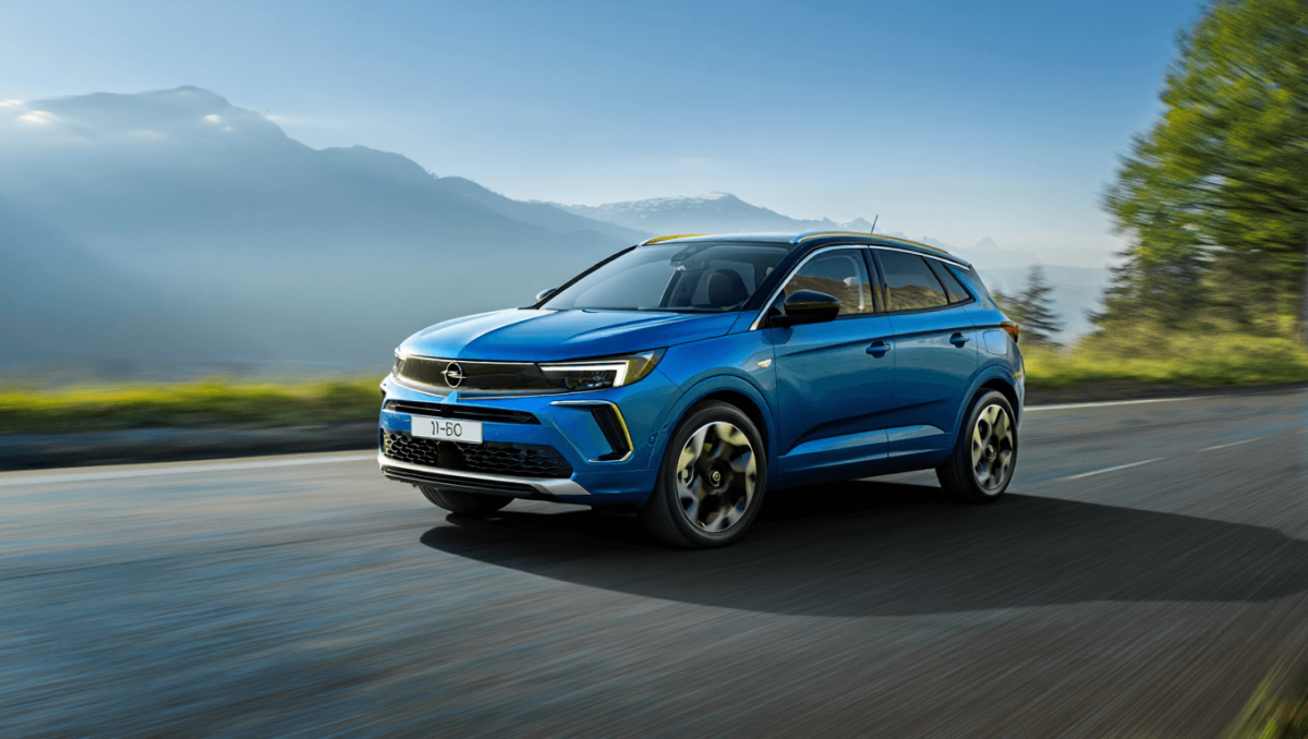 Nuova Opel Grandland: il SUV tedesco è anche elettrico e punta sul comfort