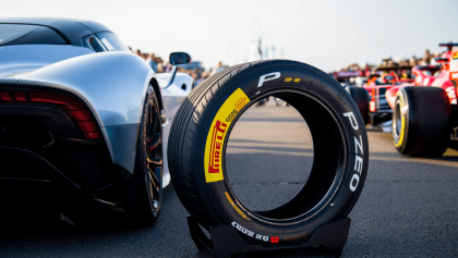 Pirelli accelera a Goodwood: il P Zero equipaggia le supercar del futuro tra elettrico, hypercar e Formula 1